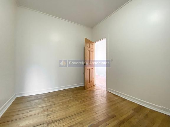 4th image of 3135 Broadway #14A