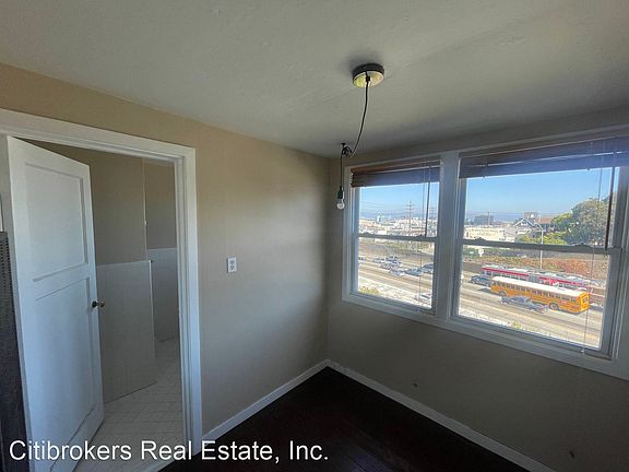 2nd image of 2201 Mariposa St