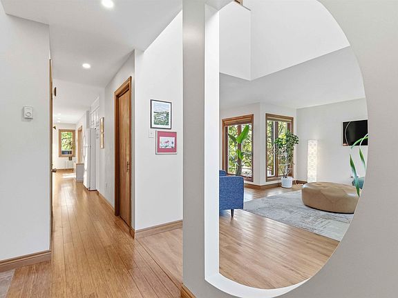 2nd image of 100 Bayview Rd