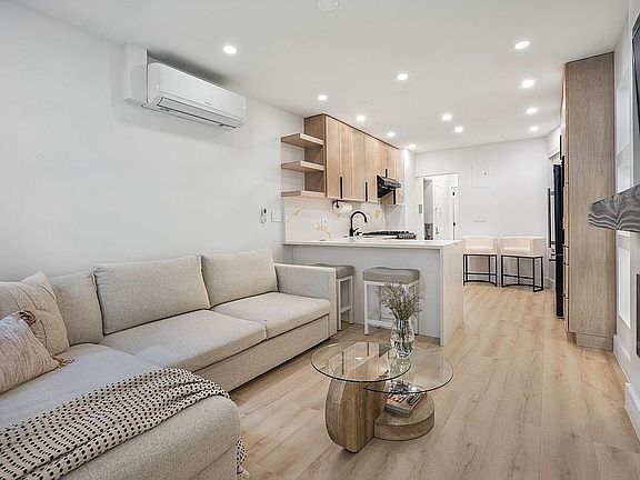 4th image of 316 W 36th St APT 3B