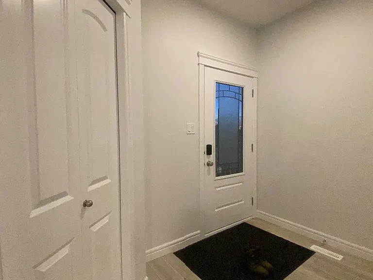 5712 Cautley Cres SW — Photo 16