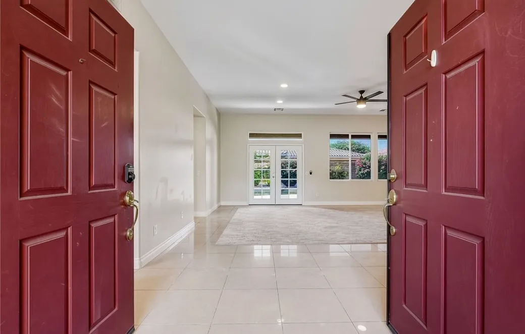 5 bed, 2900 sqft, $4,200 — Photo 2