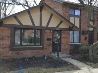 18W051 Apley Ln, Villa Park, IL 60181