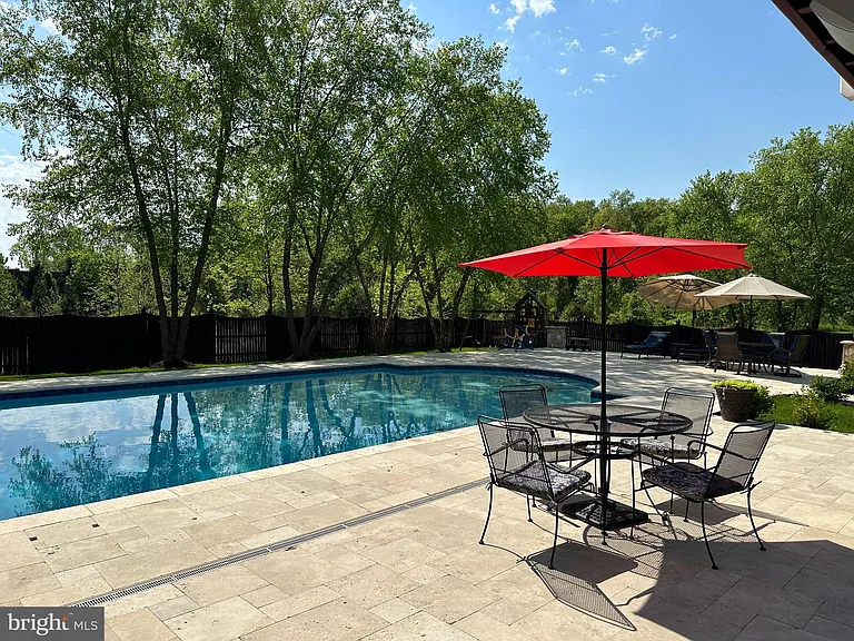 21922 Hyde Park Dr — Photo 42