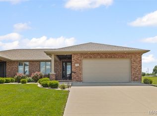 519 Legacy Dr, Waterloo, IL 62298