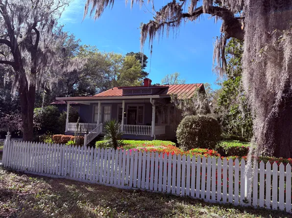 102 S Palmetto St, Summerville, SC 29483