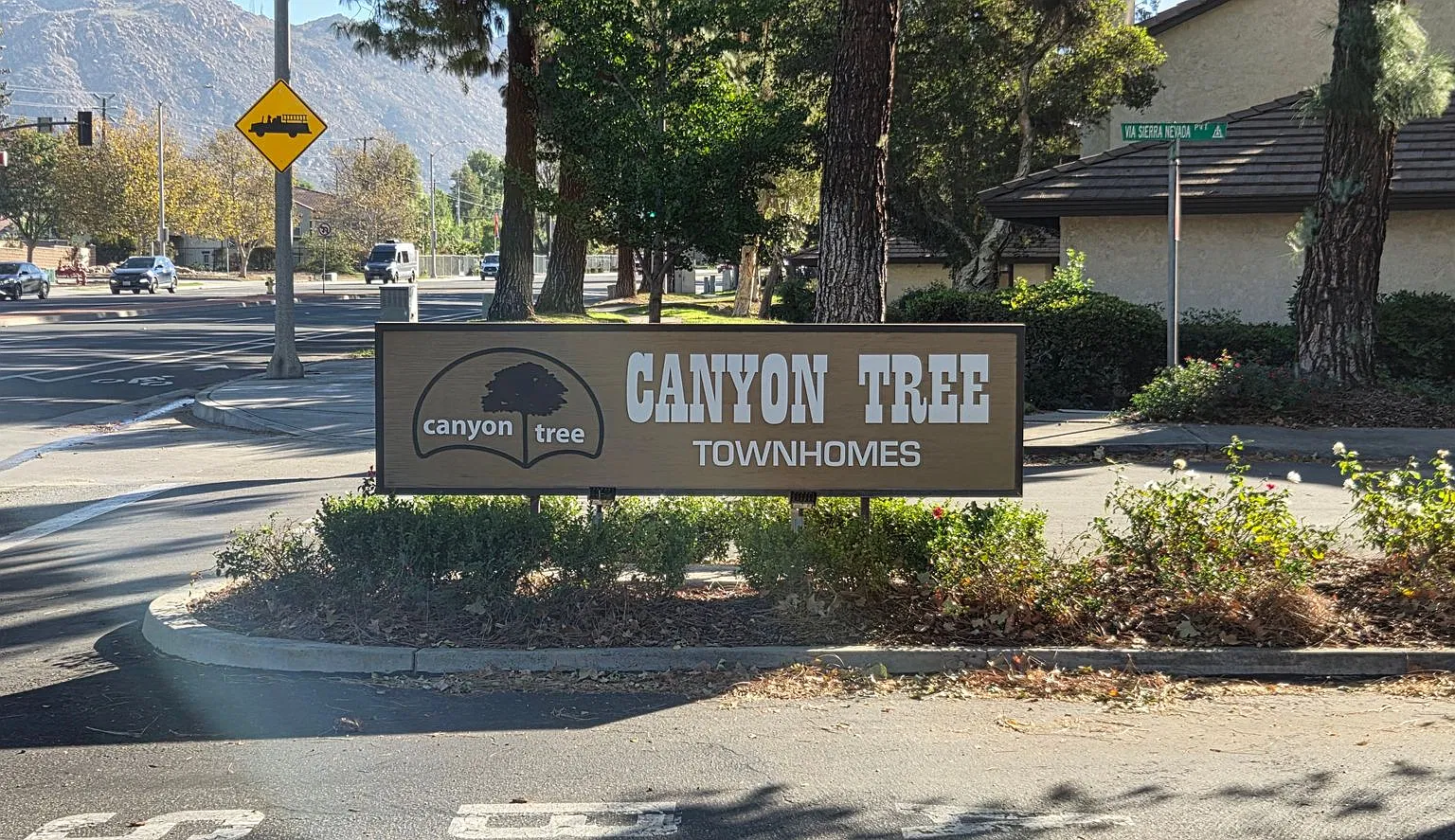 Spacious Canyon Tree Townhouse — Photo 1
