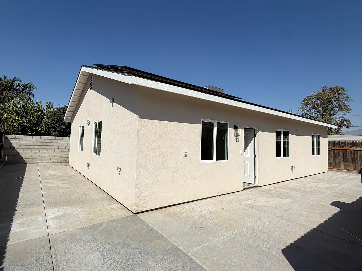 3 bed, $1,850 — Photo 1