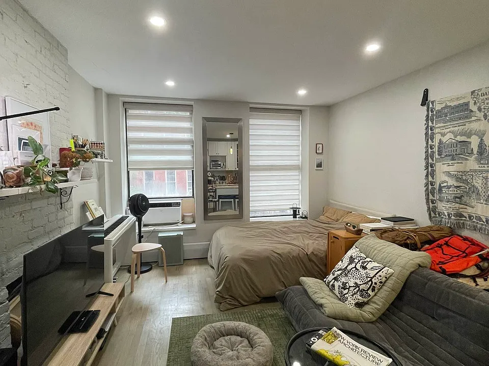 446 W 47th St #2A