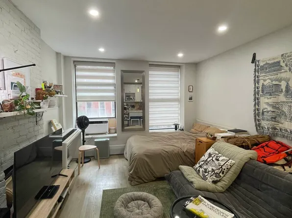 446 W 47th St APT 2A, New York, NY 10036