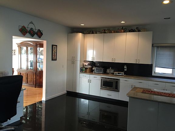 3rd image of 23 Pleasant Plains Ave