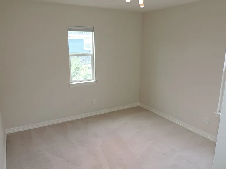 2246 Ulster St — Photo 15