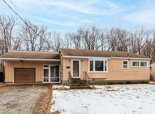 97 Tracy Dr, Burlington, VT 05408