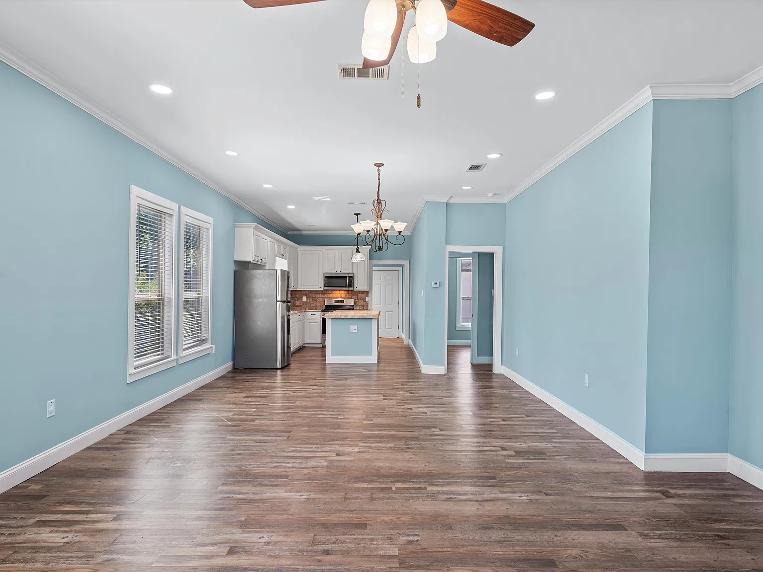4 bed, 1628 sqft, $2,250 — Photo 2