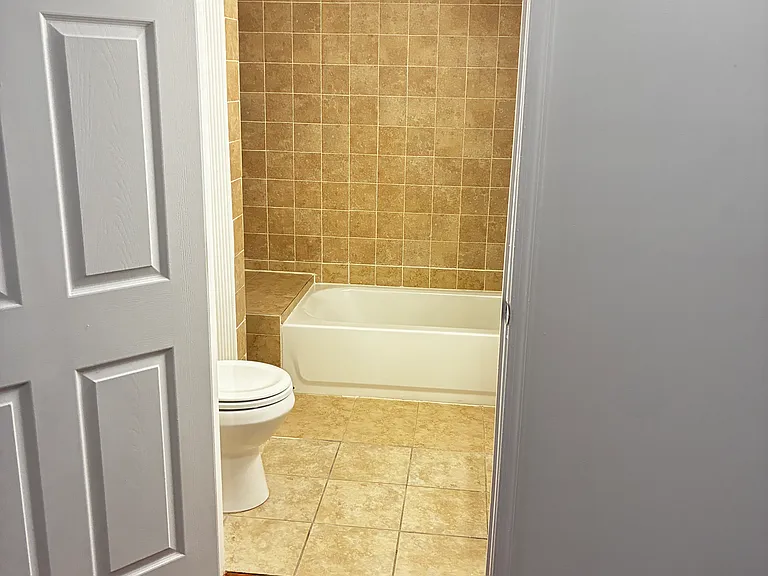 73 Wolcott Ter #2R — Photo 8