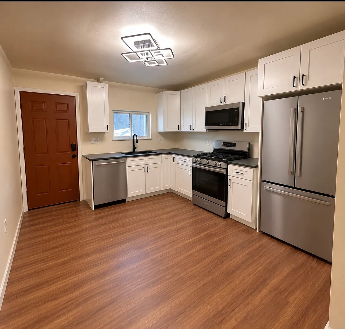 3 bed, 2.5 bath, 1594 sqft, $3,150 — Photo 4