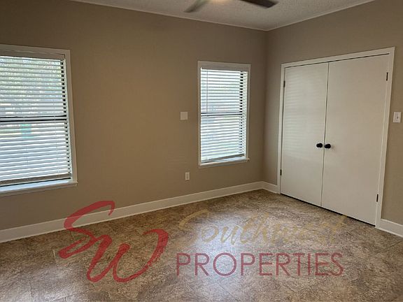 4th image of 889 N Charlotte Ave