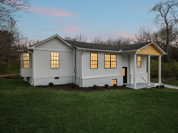 614 Shoemaker St, Athens, TN 37303