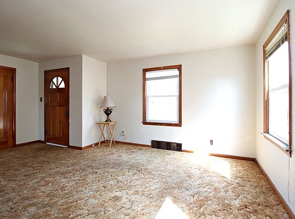 3rd image of 371 N Forest Ave