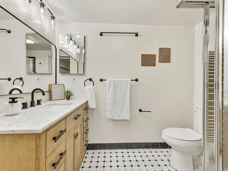 866 Alma Pl — Photo 17