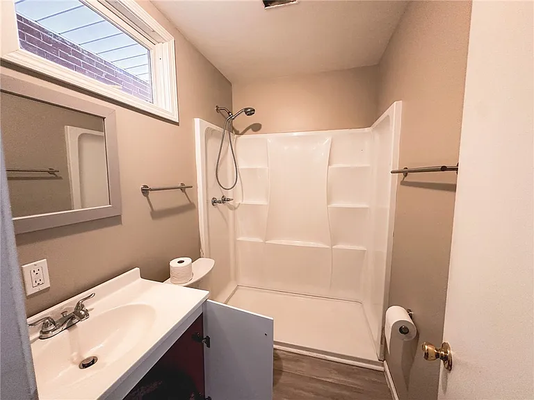 330 12th Ave #1 — Photo 8