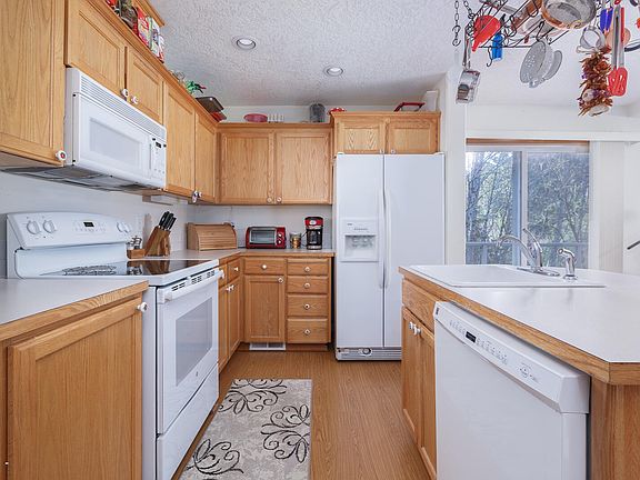 5th image of 3965 NE 50th St