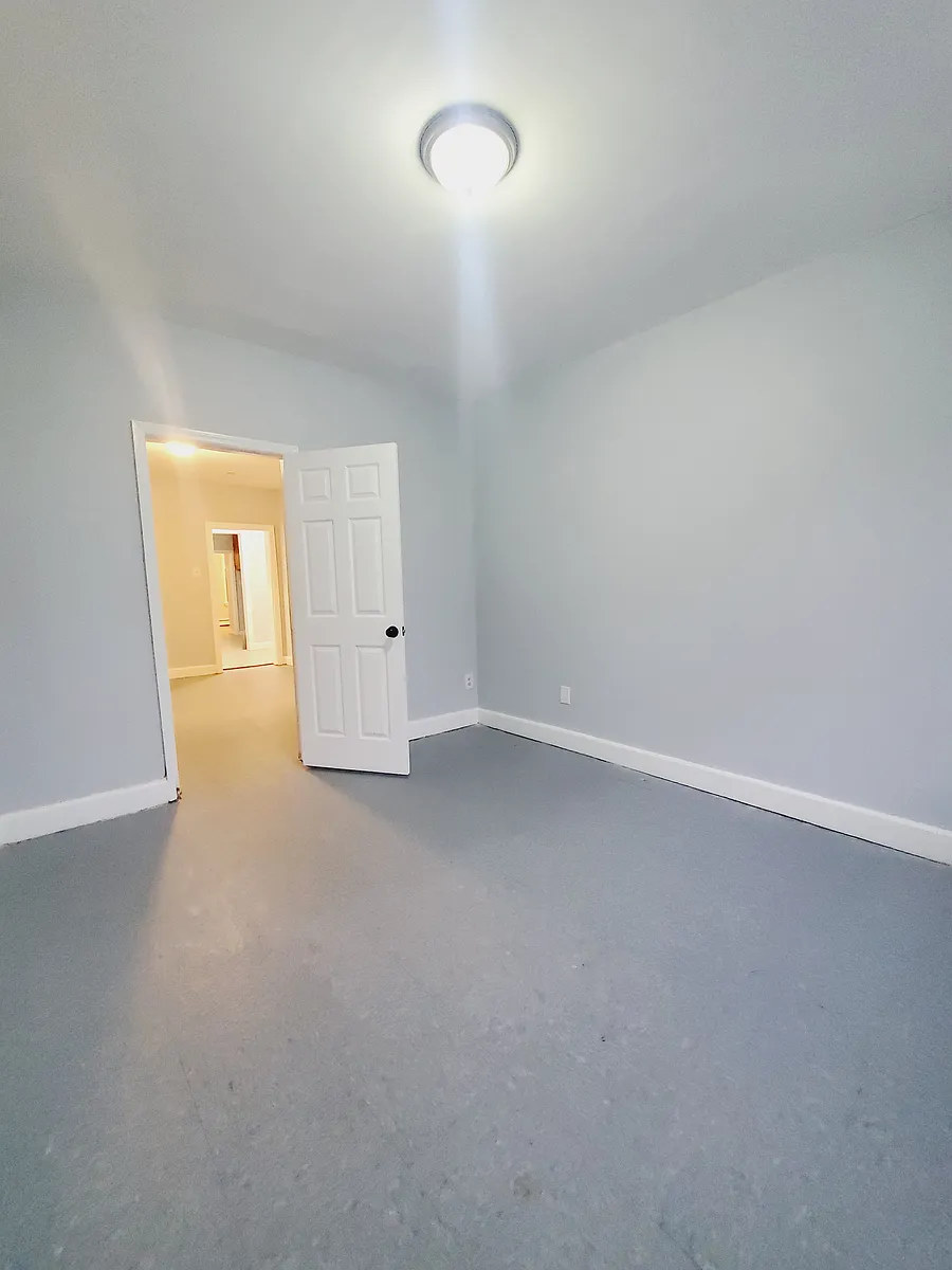 Building Photo - 9 Grant Ave #2L