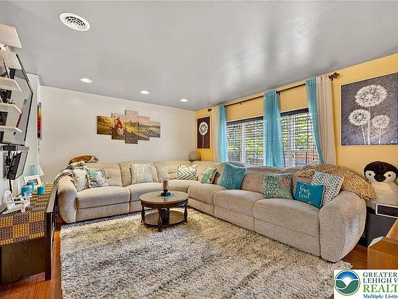 4th image of 275 Sundance Rd