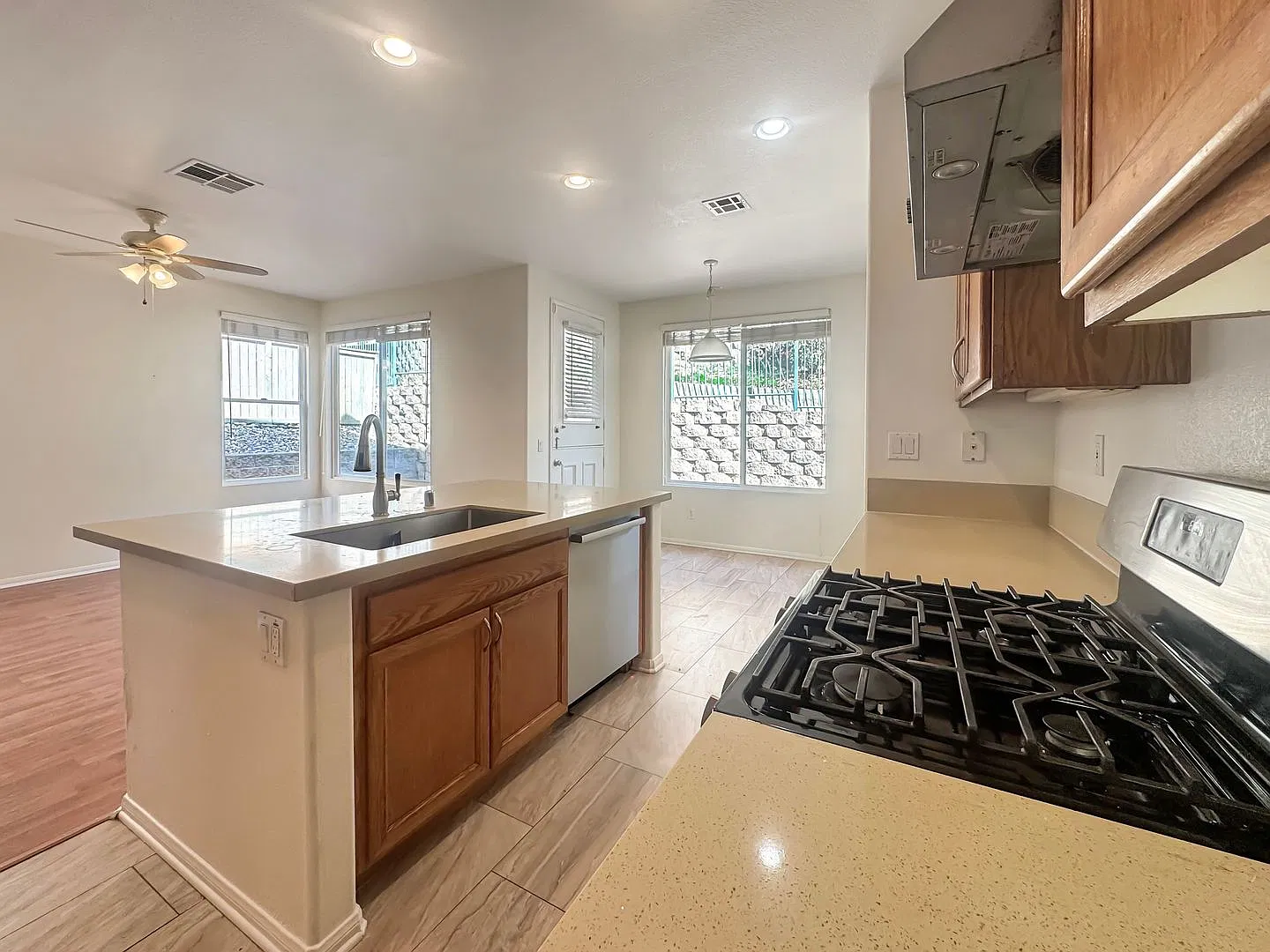 SD: Stunning 4B/2.5BA Home in Gated Community in Poway! — Photo 4