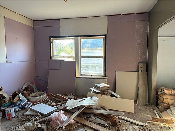 3rd image of 907 S Creek Ave