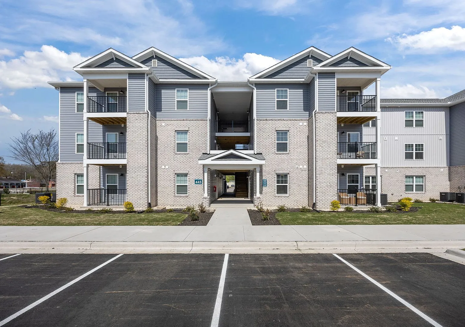 Harbor Village Apartments — Photo 2