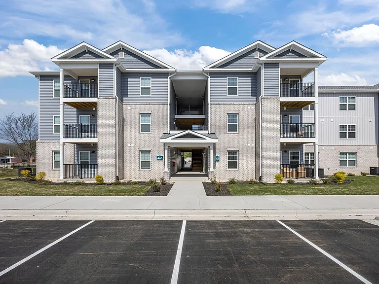 Harbor Village Apartments — Photo 31