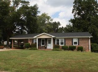 621 Heathwood Dr, Taylors, SC 29687