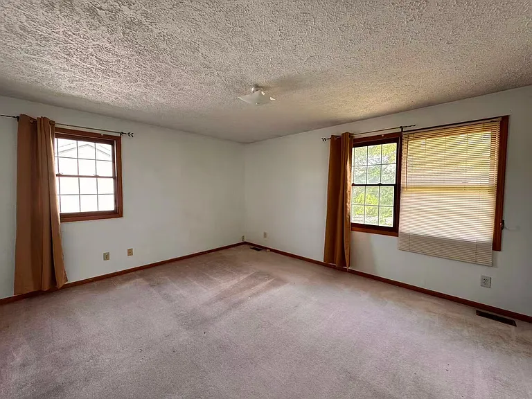 626 Harrison Rd — Photo 9