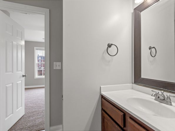 lexington-kentucky-446956486 picture