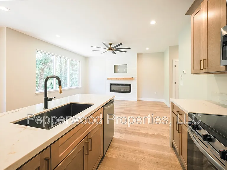 933 Ansel St — Photo 4