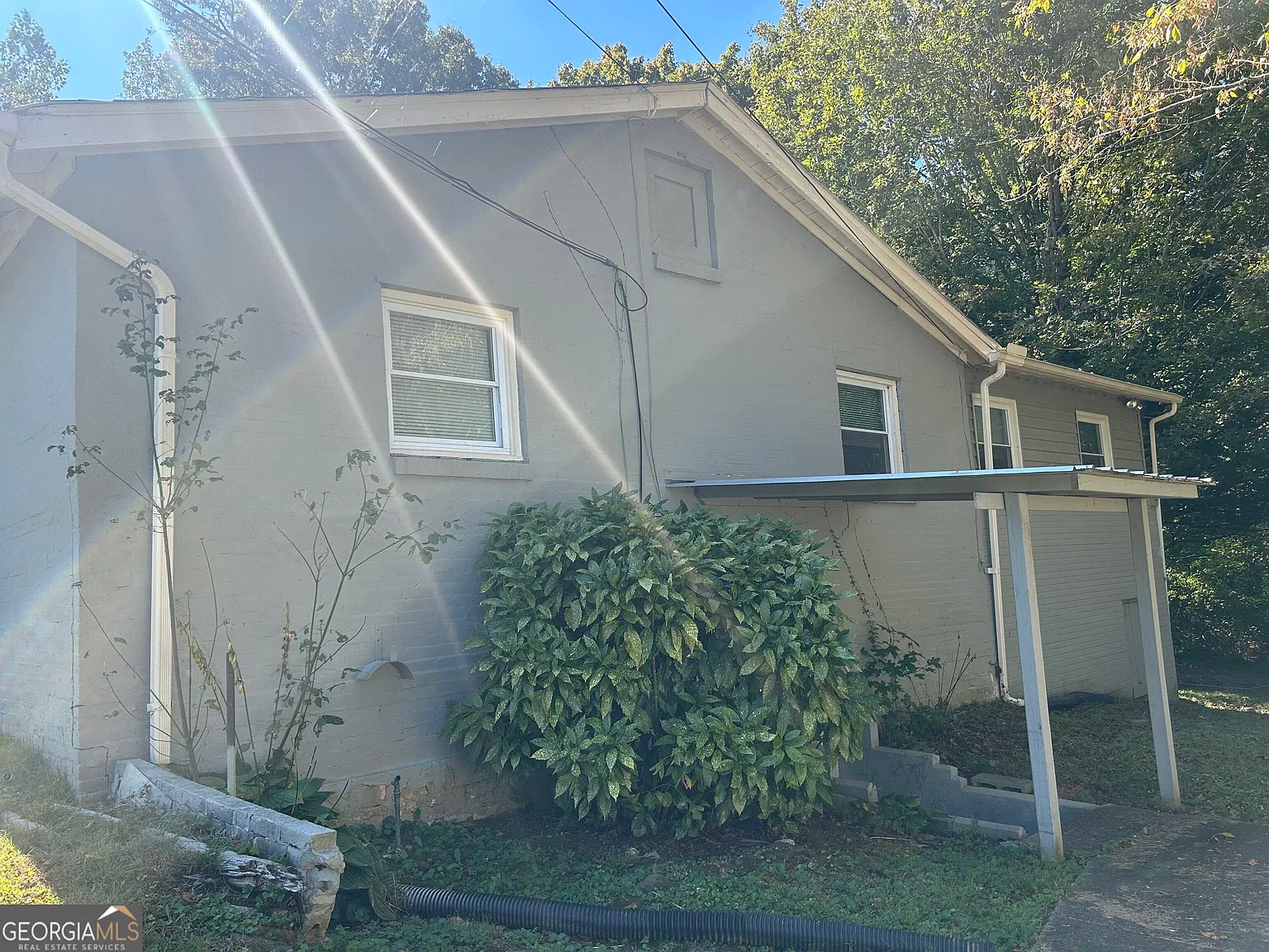 2 bed, 1.0 bath, 2219 sqft, $1,700 — Photo 2