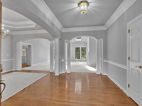 5th image of 615 Burton Dr