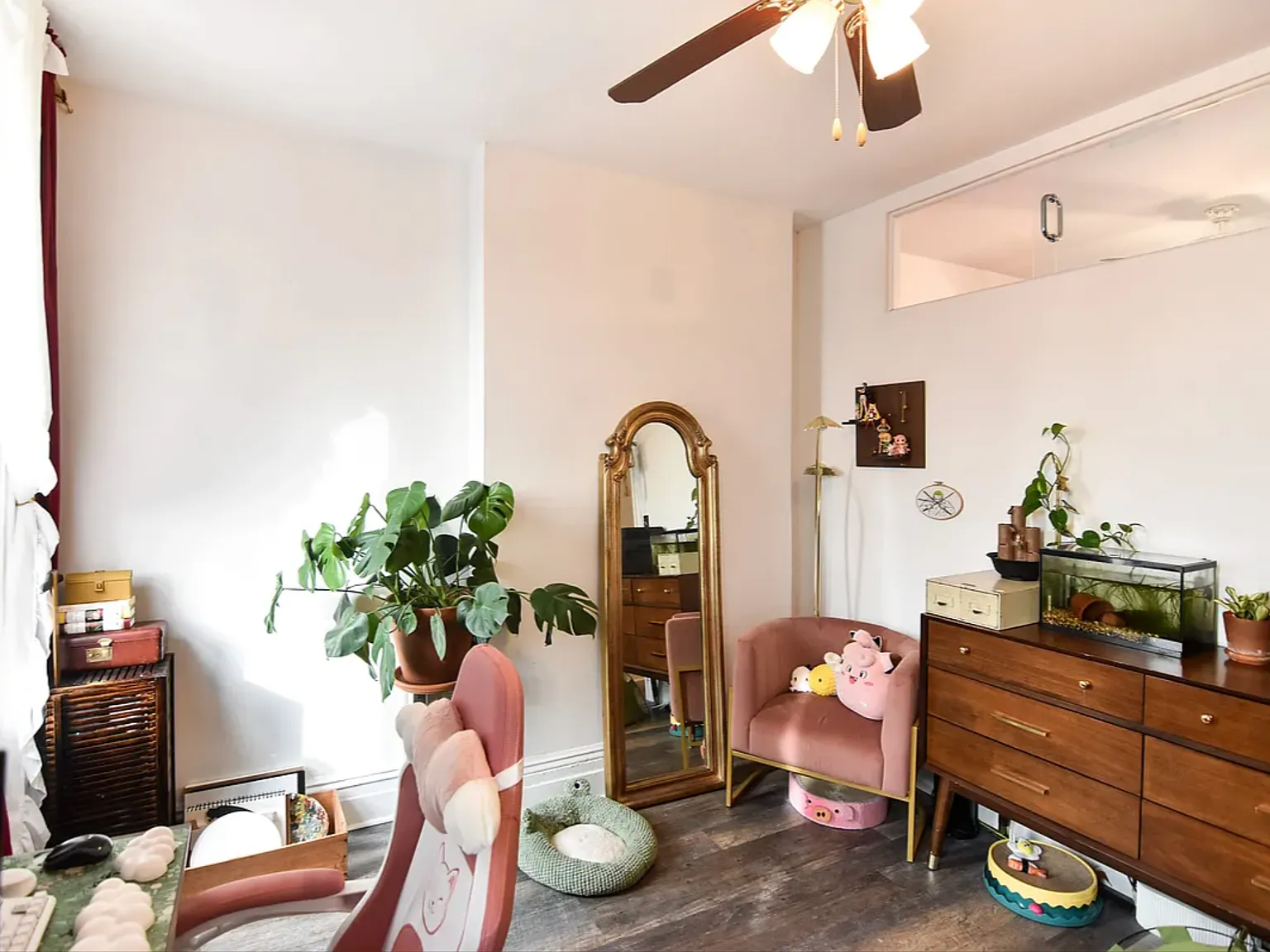 818 Manhattan Avenue — Photo 2