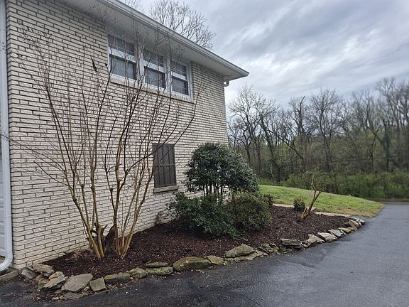 5th image of 742 Currey Rd