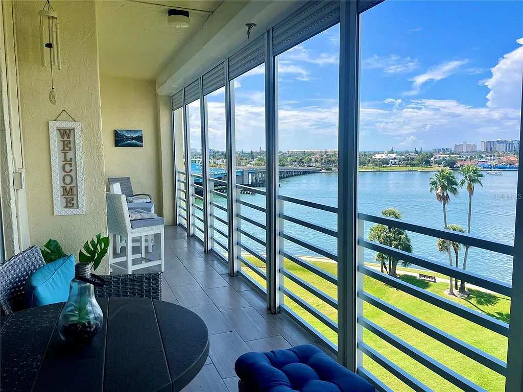 2 bed, 2.0 bath, 1200 sqft, $3,500 — Photo 2