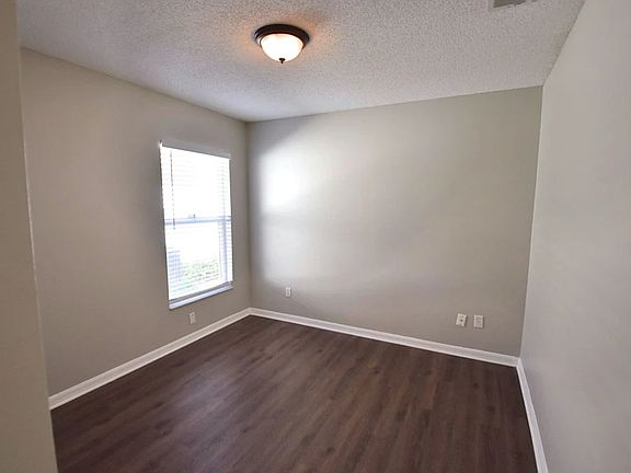 5th image of 978 California Woods Cir #1