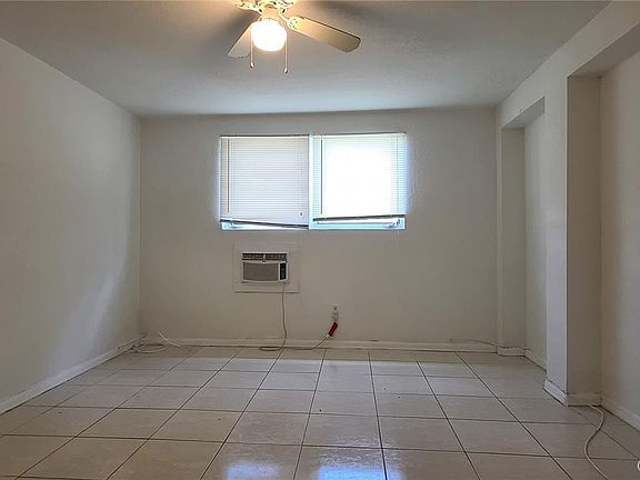 4th image of 2348 NW 15th St #2348