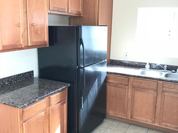 5th image of 524 E Lexington Ave E #12