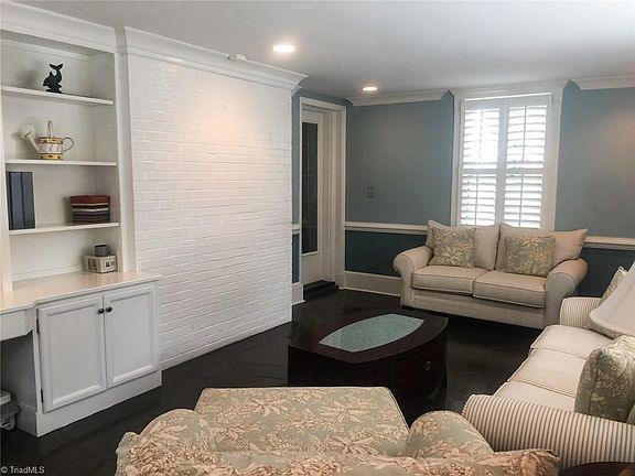 5th image of 301 W Greenway Dr S