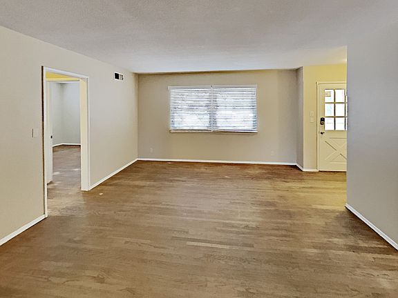 4th image of 40448 Clark Dr