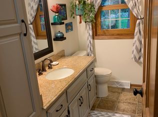 626 Cardiff Dr, Hartland, WI 53029