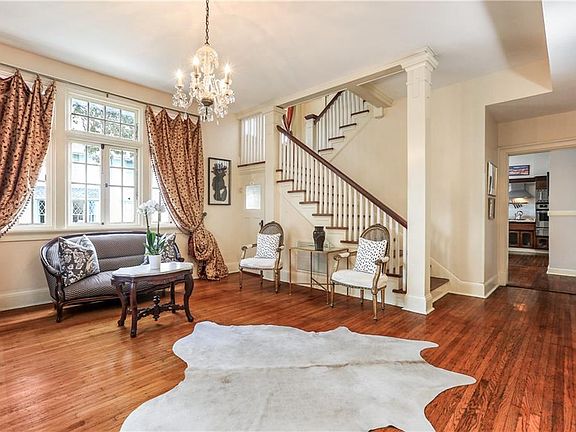 4th image of 43 Fontainebleau Dr