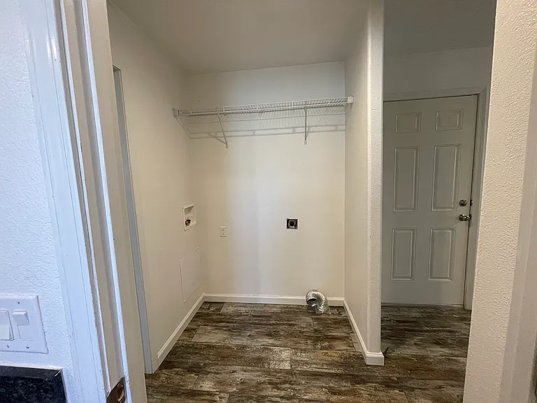 400 Tolas Pl — Photo 4