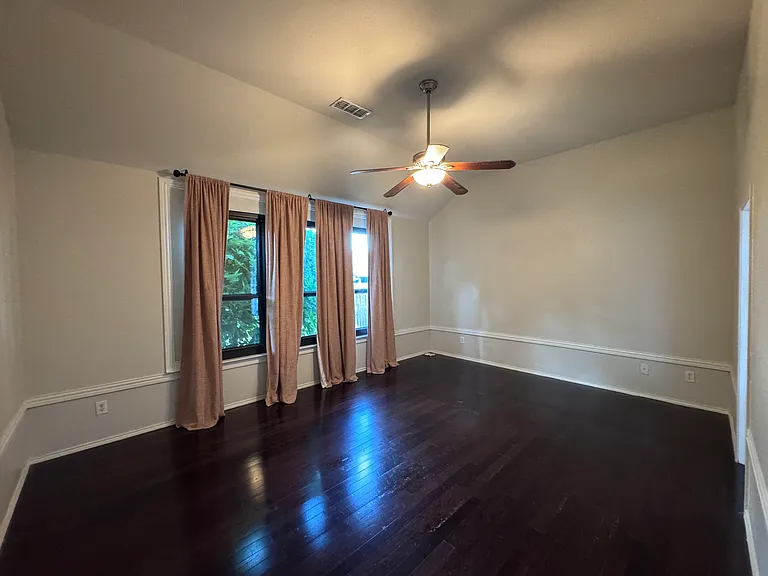 1421 Castlegar Ln — Photo 14